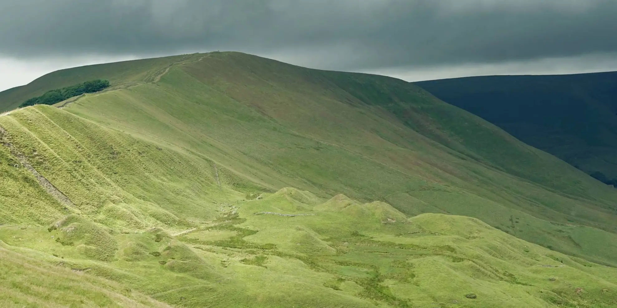 An image depicting the trail Mam Tor - Upper Booth and Rushup Edge and its surrounding area.