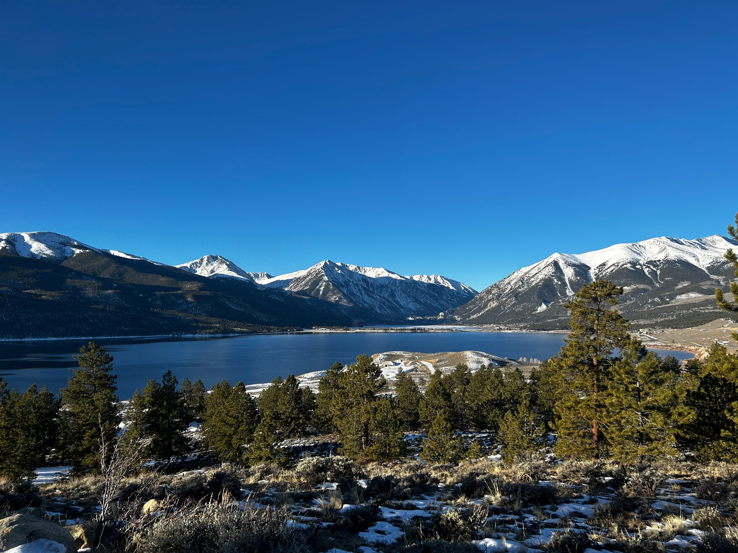 An image depicting the trail Twin Lakes Trail and its surrounding area.