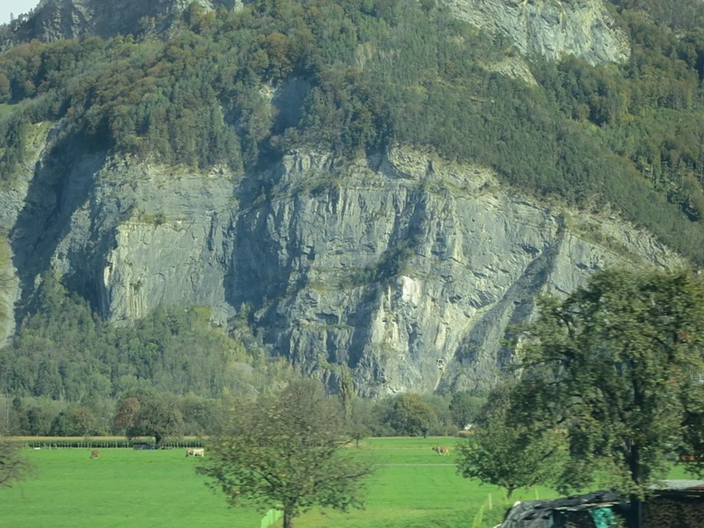 An image depicting the trail Engelhornhütte and its surrounding area.