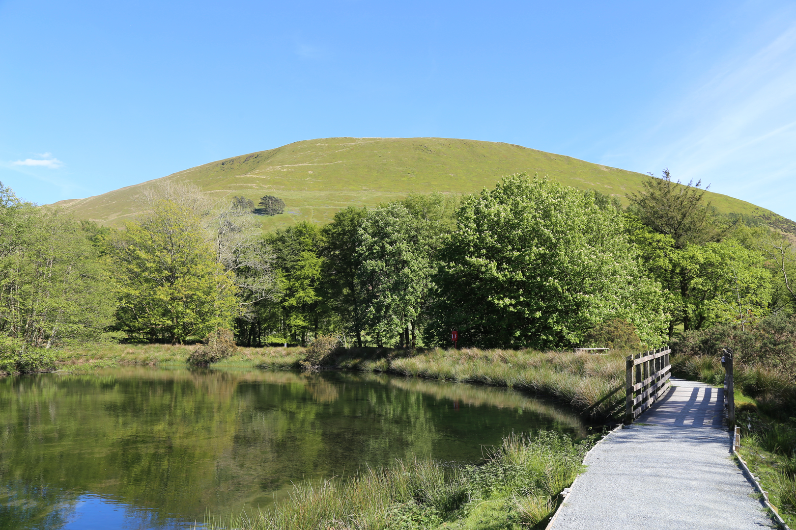 An image depicting the trail Minffordd Path to Cader Idris and its surrounding area.