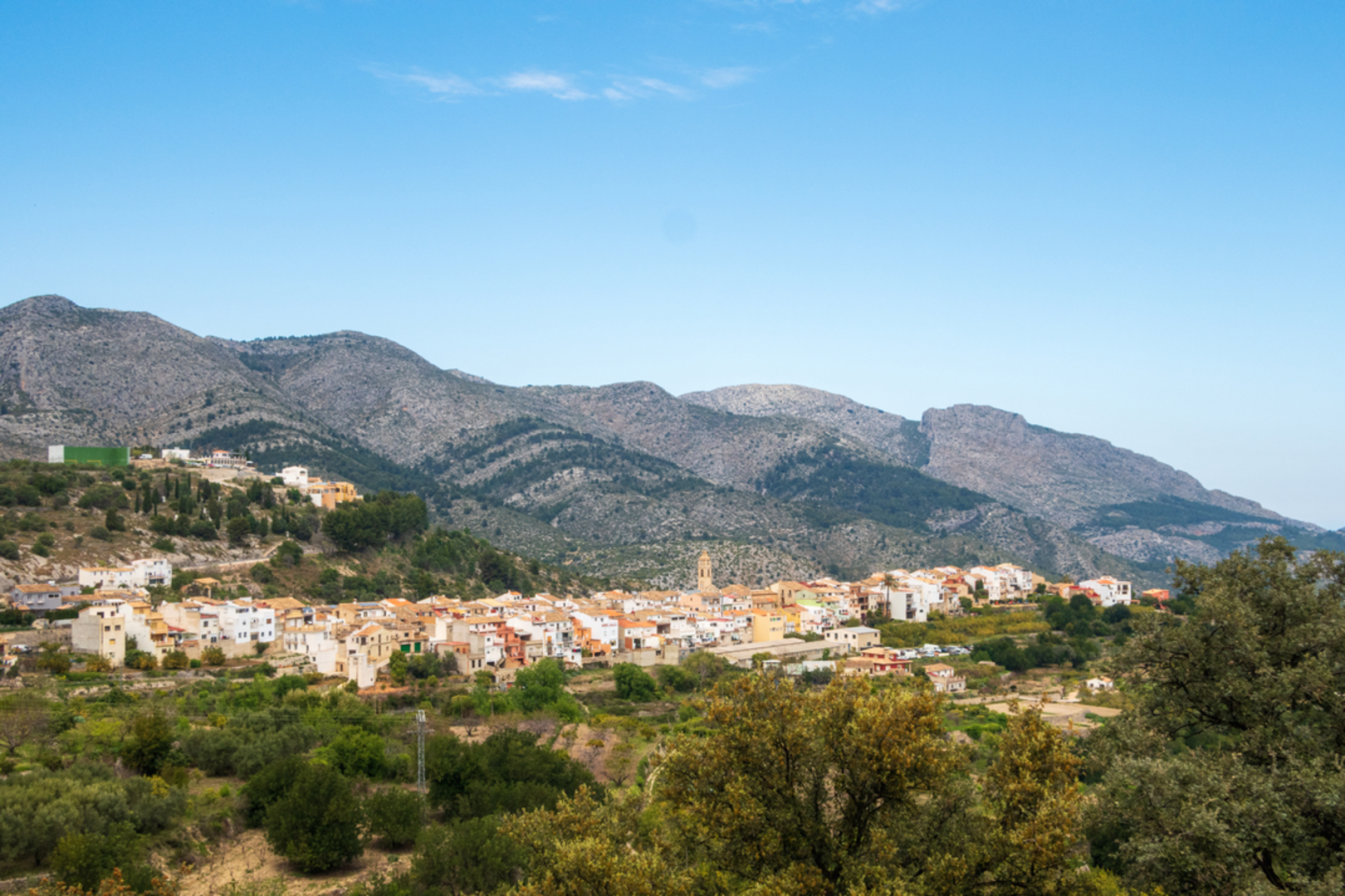 An image depicting the trail Vall de Laguart – Serra del Penyo Roc PR CV 181 and its surrounding area.