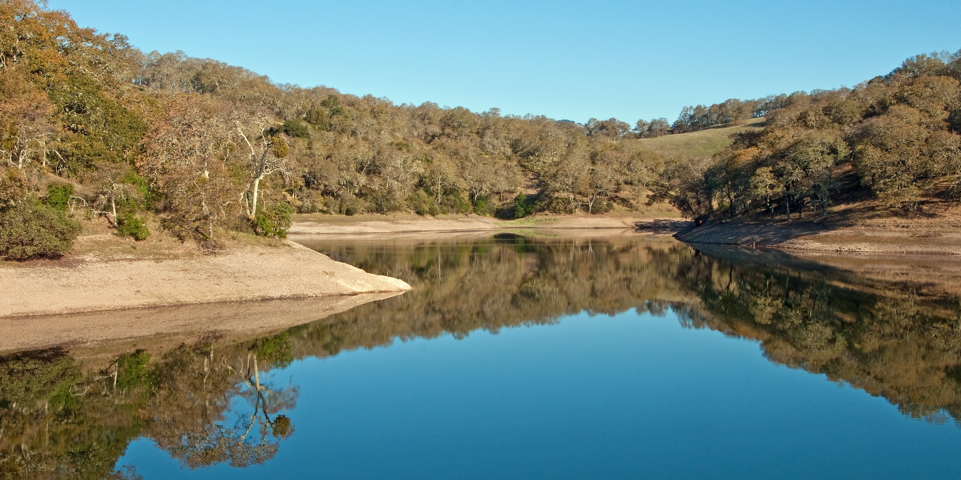 An image depicting the trail Suttonfield Lake Loop Trail and its surrounding area.