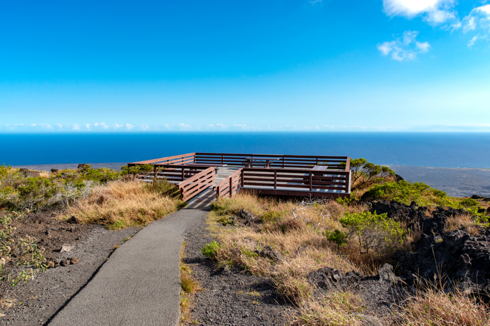 An image depicting the trail Crater Rim Trail and its surrounding area.