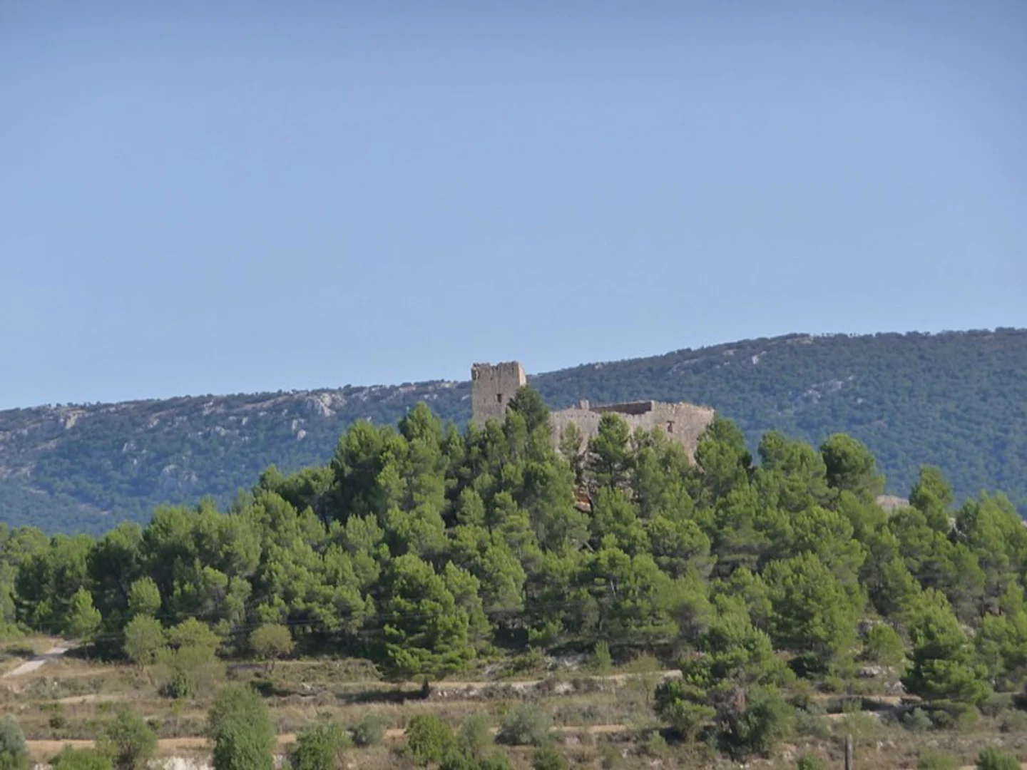 An image depicting the trail Font de Moya - Alcoy - Hermitage of Barxell PR CV 133 and its surrounding area.