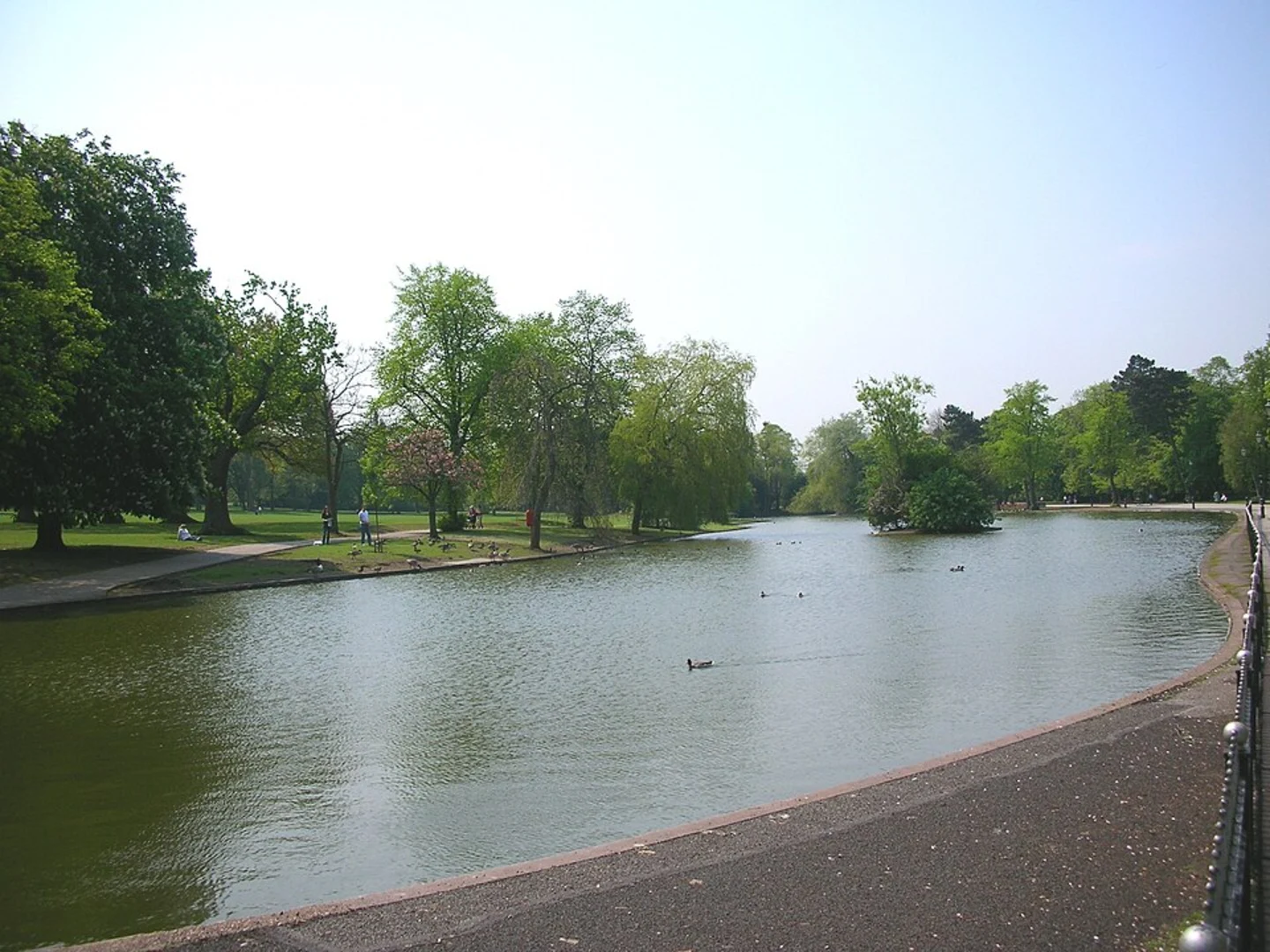 An image depicting the trail Holders Lane Woods, Cannon Hill Park, Highbury Park and Kings Heath Park Loop and its surrounding area.