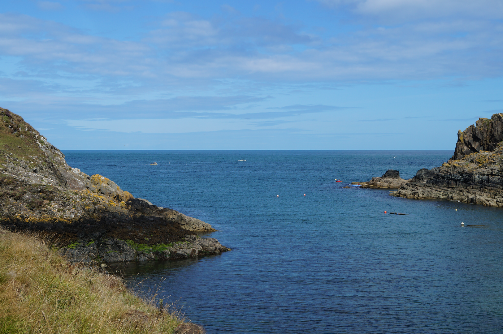 An image depicting the trail Abercastle - Aber Mawr and its surrounding area.