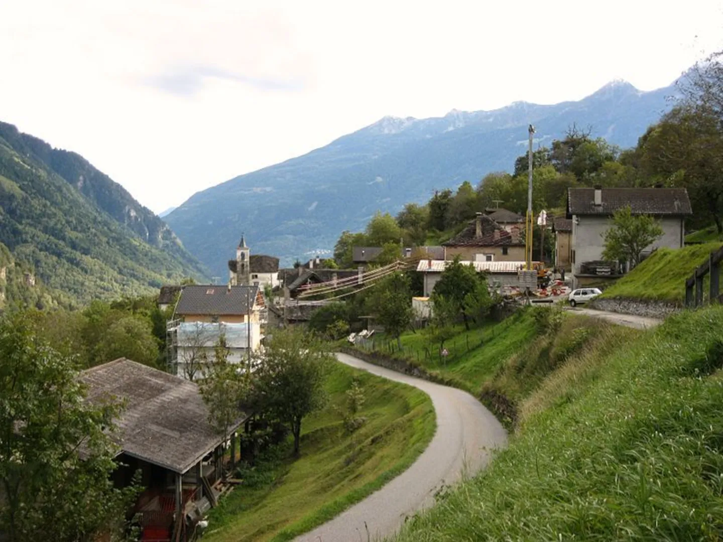 An image depicting the trail Circuito Dongio - Satro and its surrounding area.