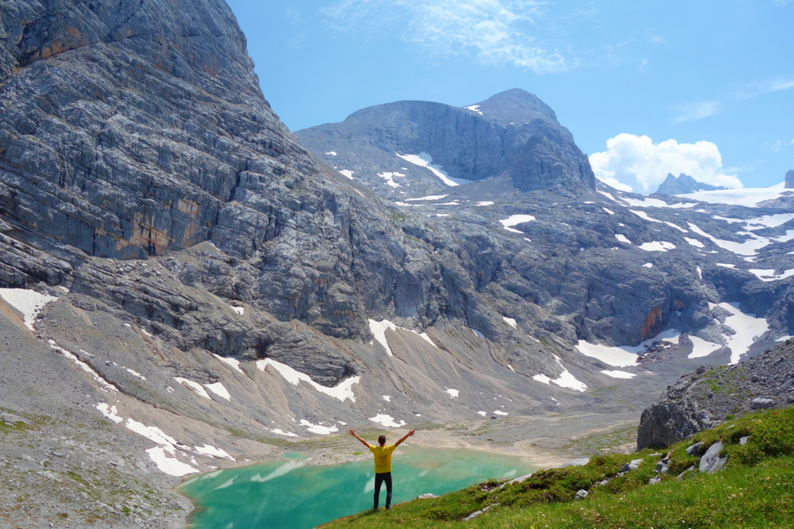 An image depicting the trail Simony Hut Loop Trail and its surrounding area.
