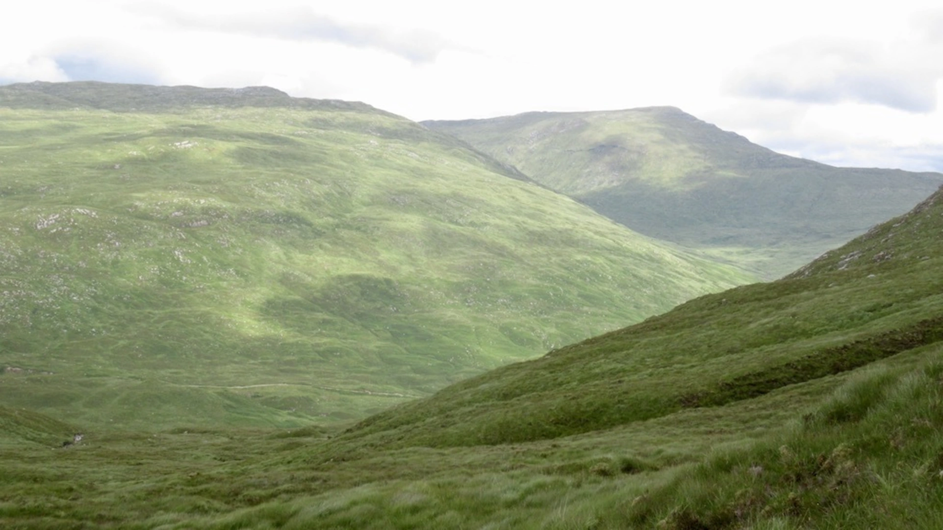 An image depicting the trail Fuar Bheinn and its surrounding area.