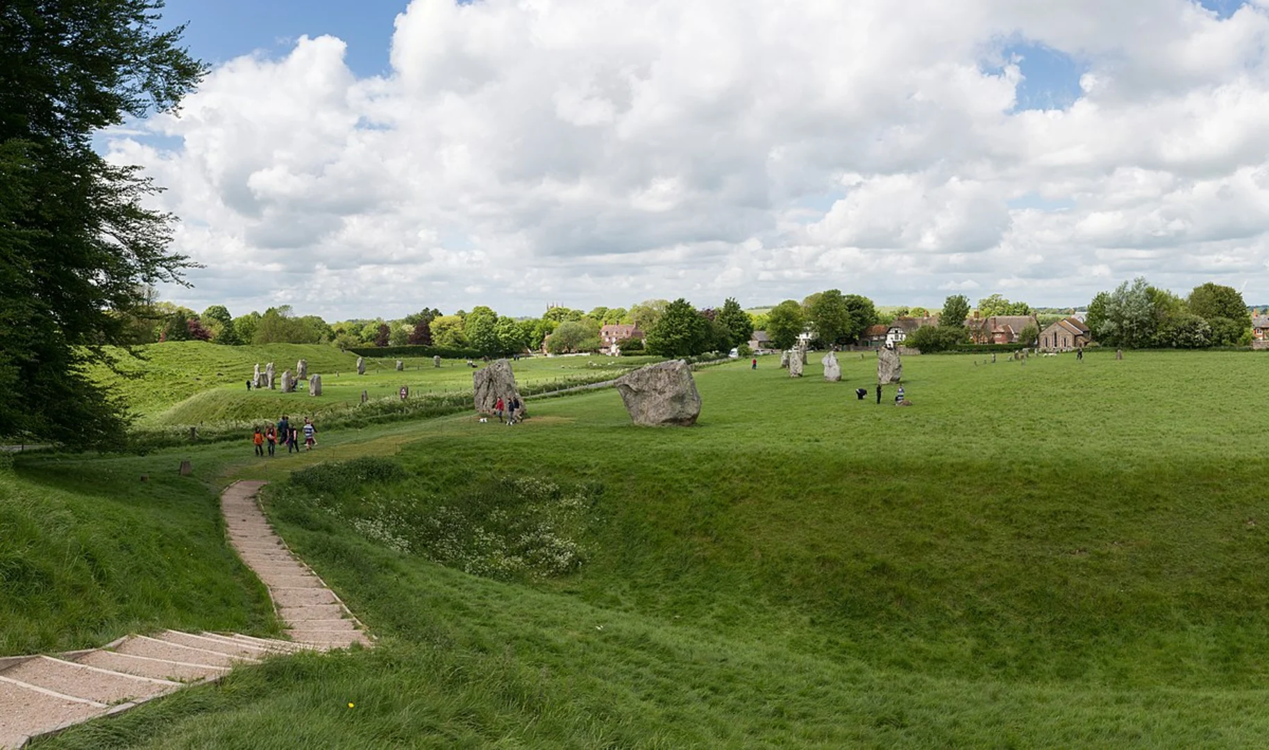 An image depicting the trail Waden Hill Loop and its surrounding area.