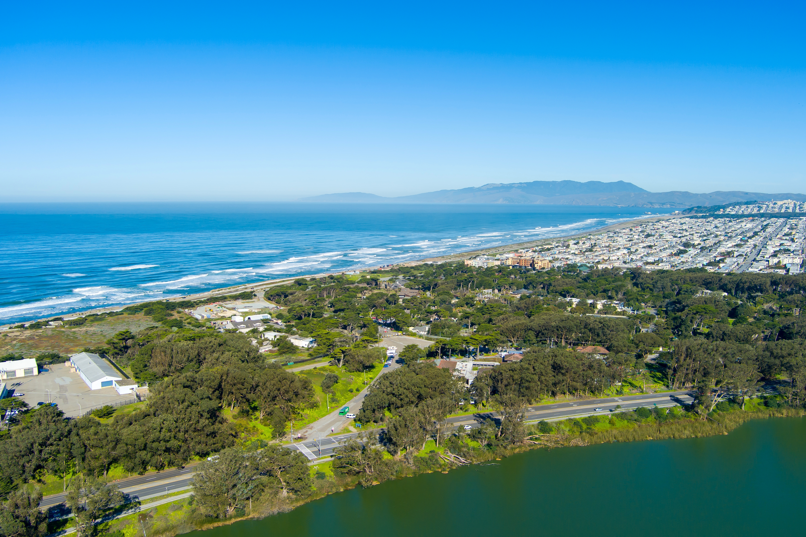 An image depicting the trail Lake Merced Loop and its surrounding area.