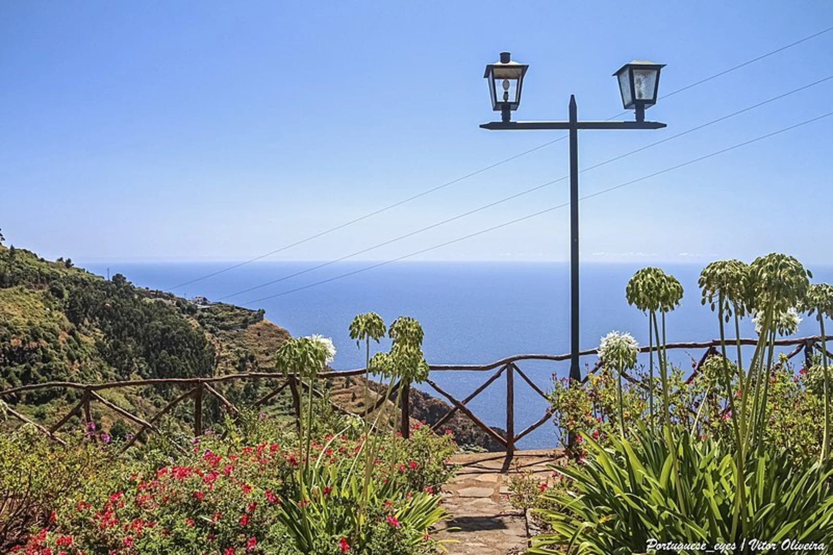 An image depicting the trail Ponta do Pargo to Fajã da Ovelha Walk and its surrounding area.