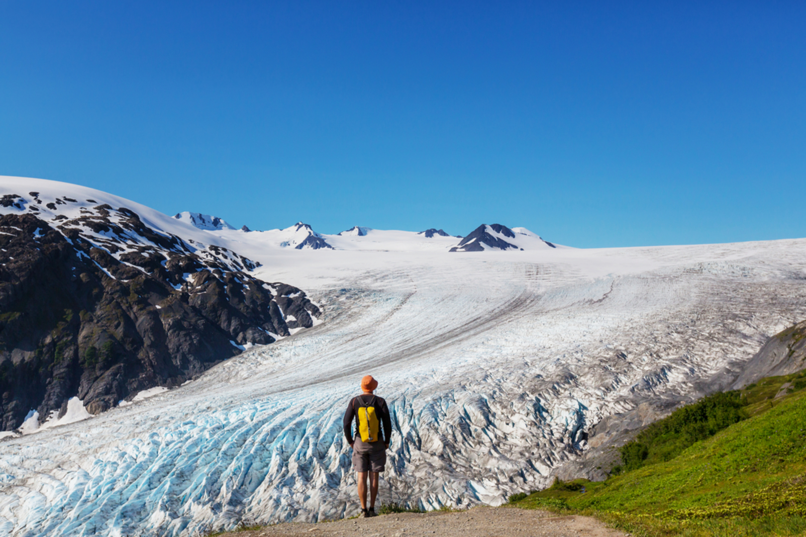 An image depicting the trail Harding Icefield Trail and its surrounding area.