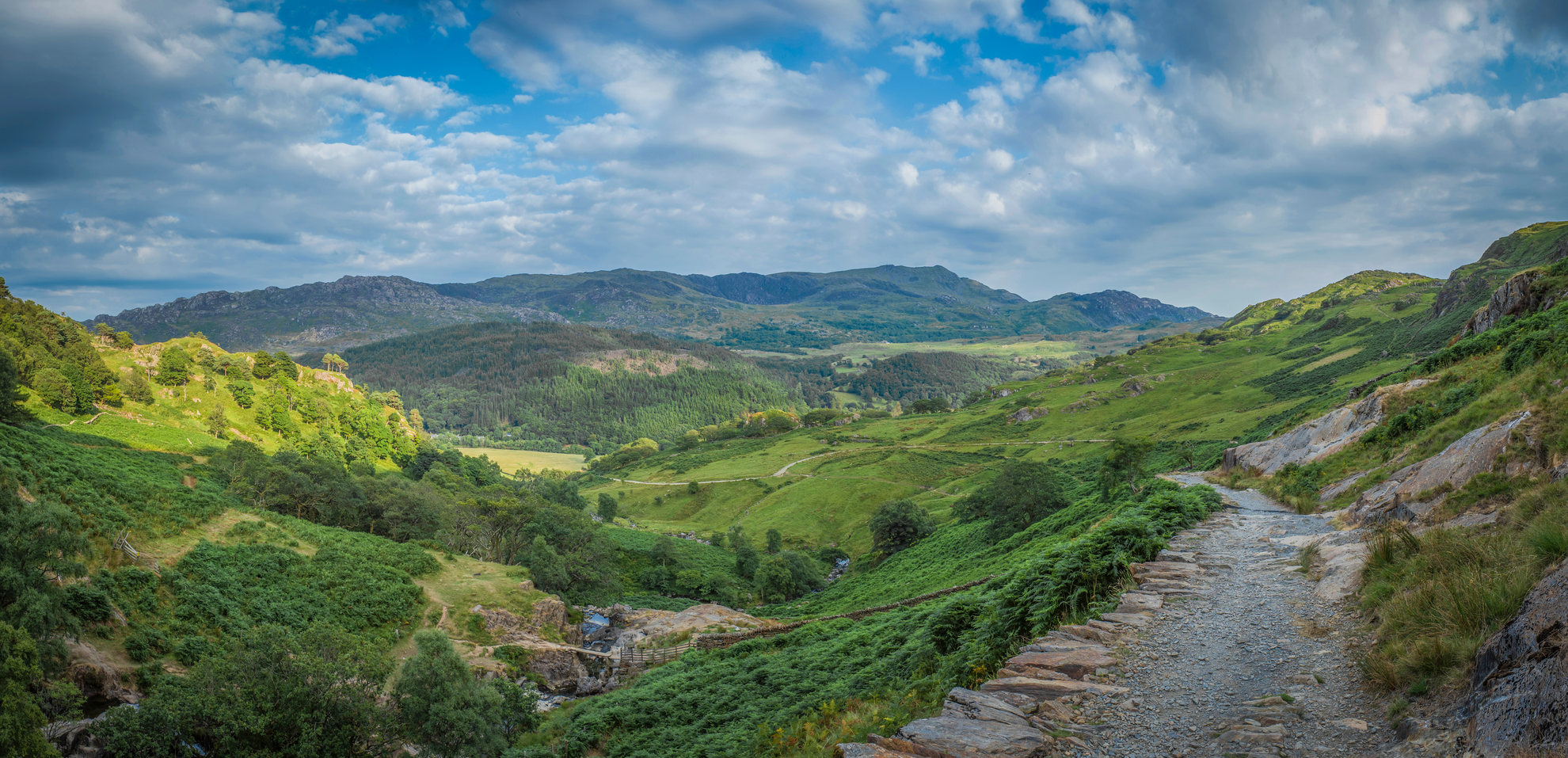 An image depicting the trail Snowdon via the Watkin Path and South Ridge and its surrounding area.