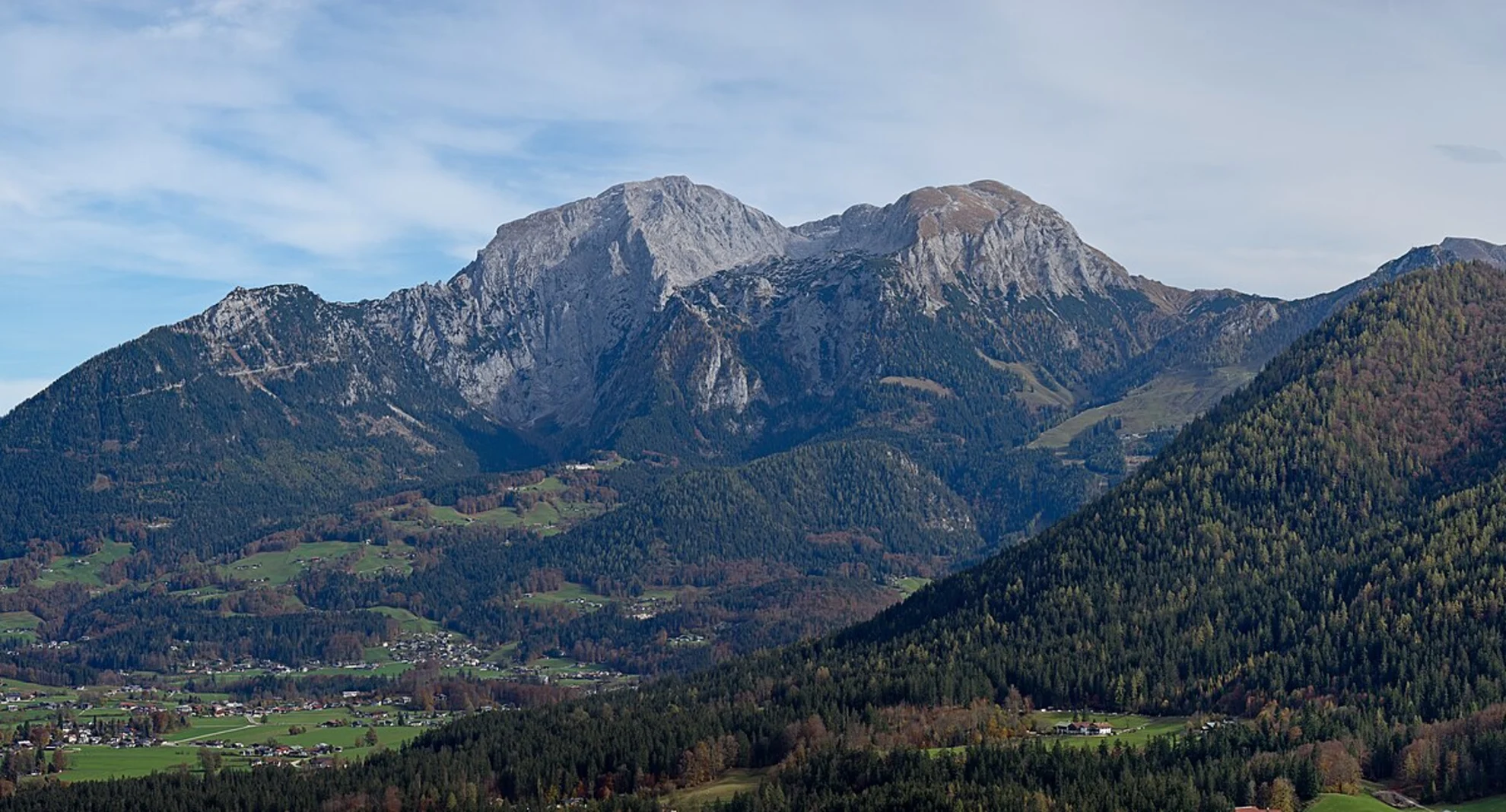An image depicting the trail Roßfeld to Hinterbrand Scenic Walk via Hoher Goll and Gollscharte and its surrounding area.
