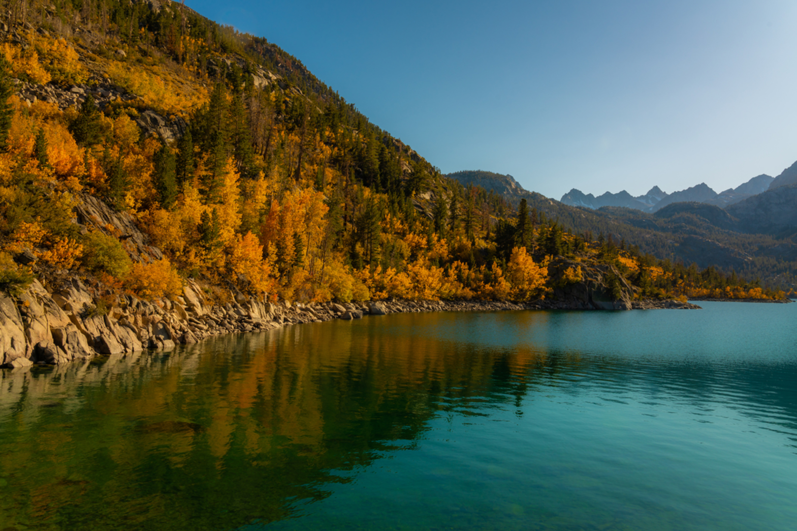 An image depicting the trail Moonlight Lake via Sabrina Basin Trail and its surrounding area.
