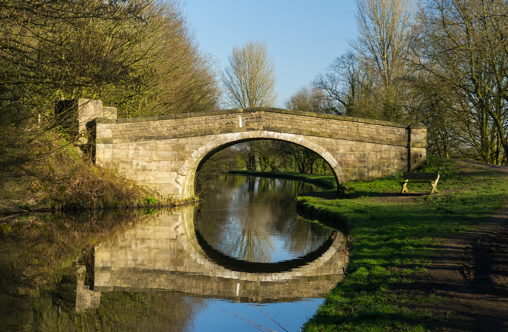 An image depicting the trail Leeds Country Way Loop and its surrounding area.
