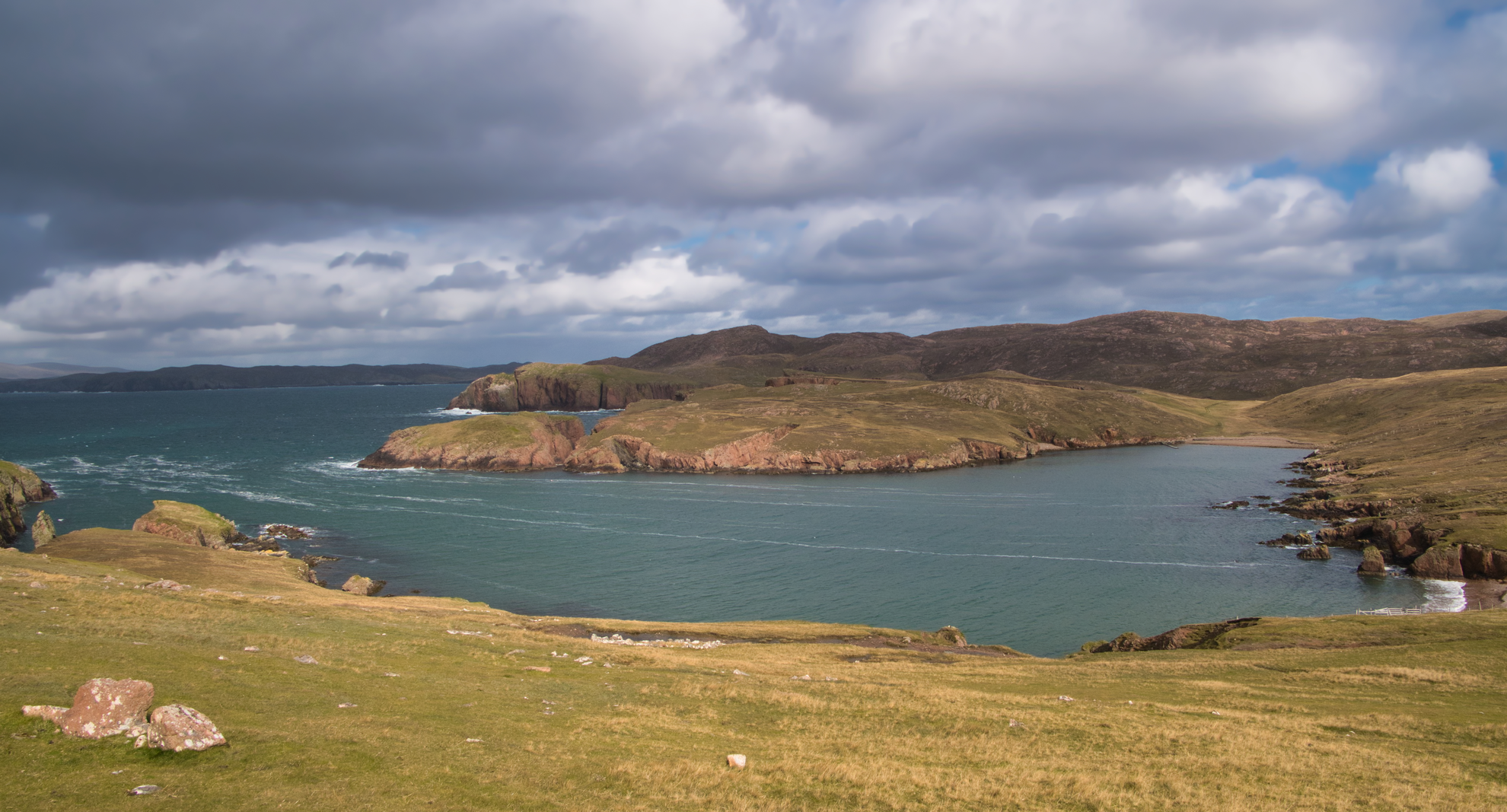An image depicting the trail Rousay – Faraclett Head Loop and its surrounding area.