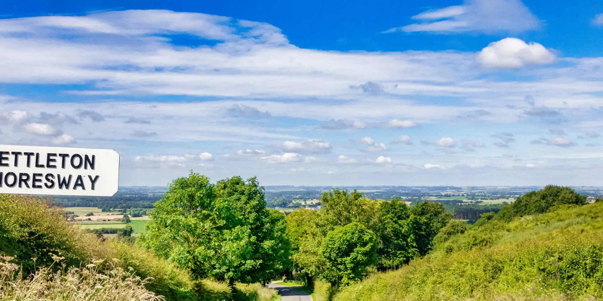 An image depicting the trail Lincs Wold Way and its surrounding area.