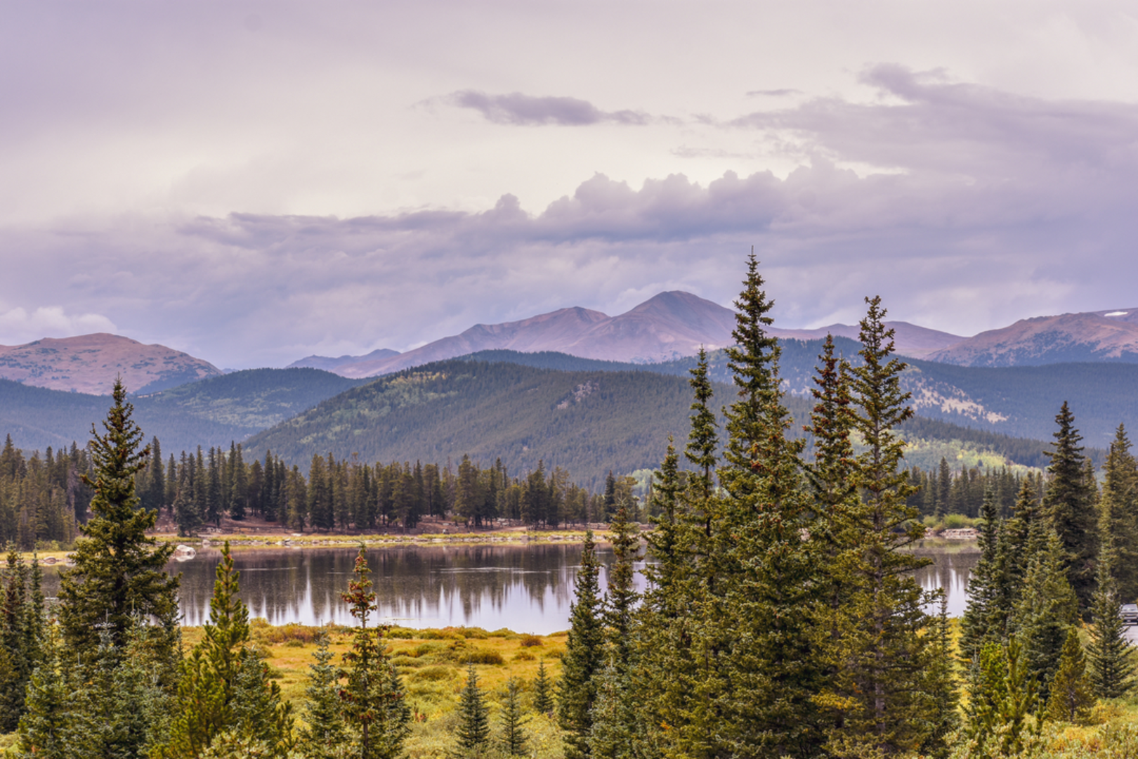 An image depicting the trail Mount Spalding from Echo Lake and its surrounding area.