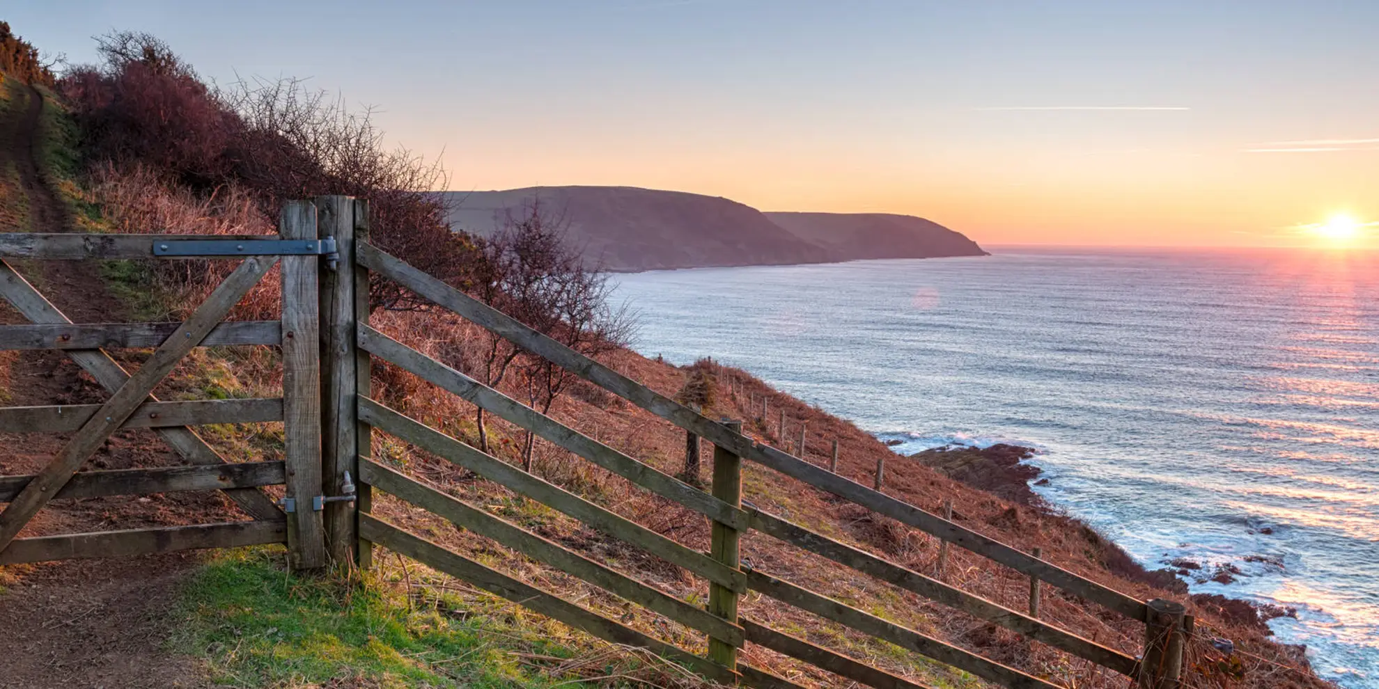 An image depicting the trail Pencarrow Head Short Walk and its surrounding area.