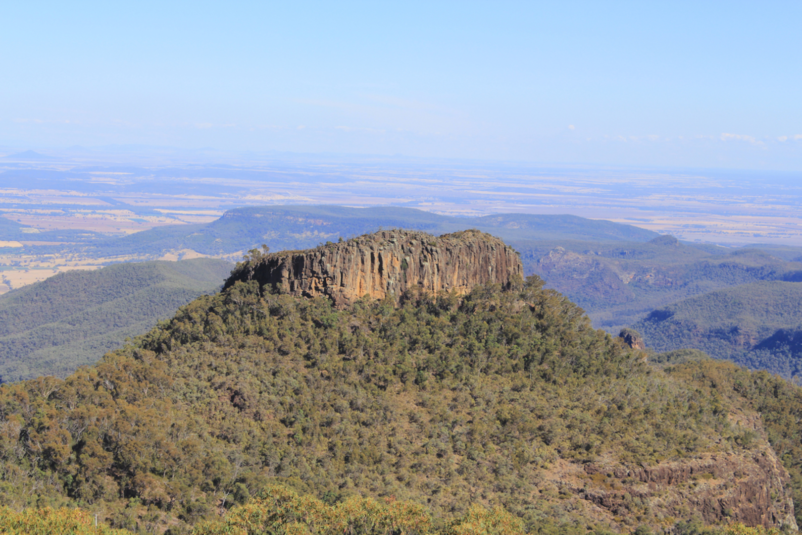 An image depicting the trail Kaputar Plateau Walk and its surrounding area.