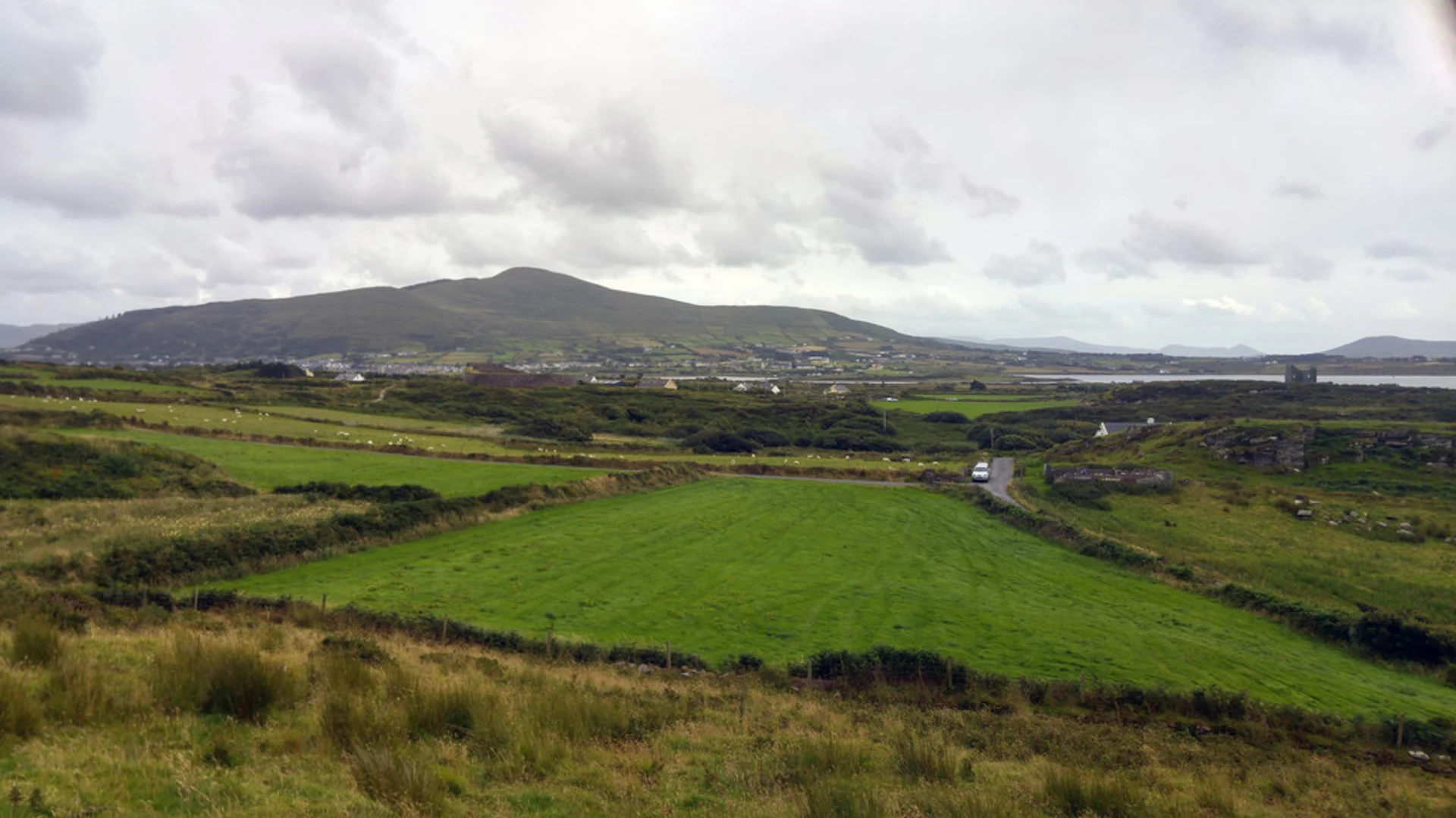 An image depicting the trail Castlequin Long Loop and its surrounding area.