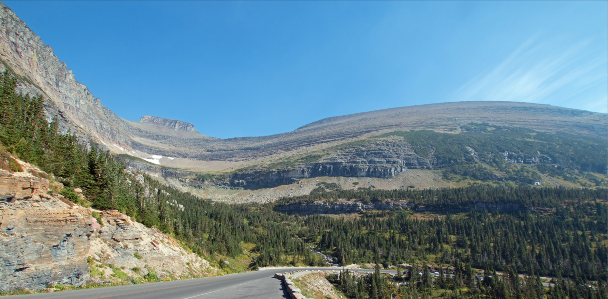 An image depicting the trail Siyeh Bend Trail and its surrounding area.