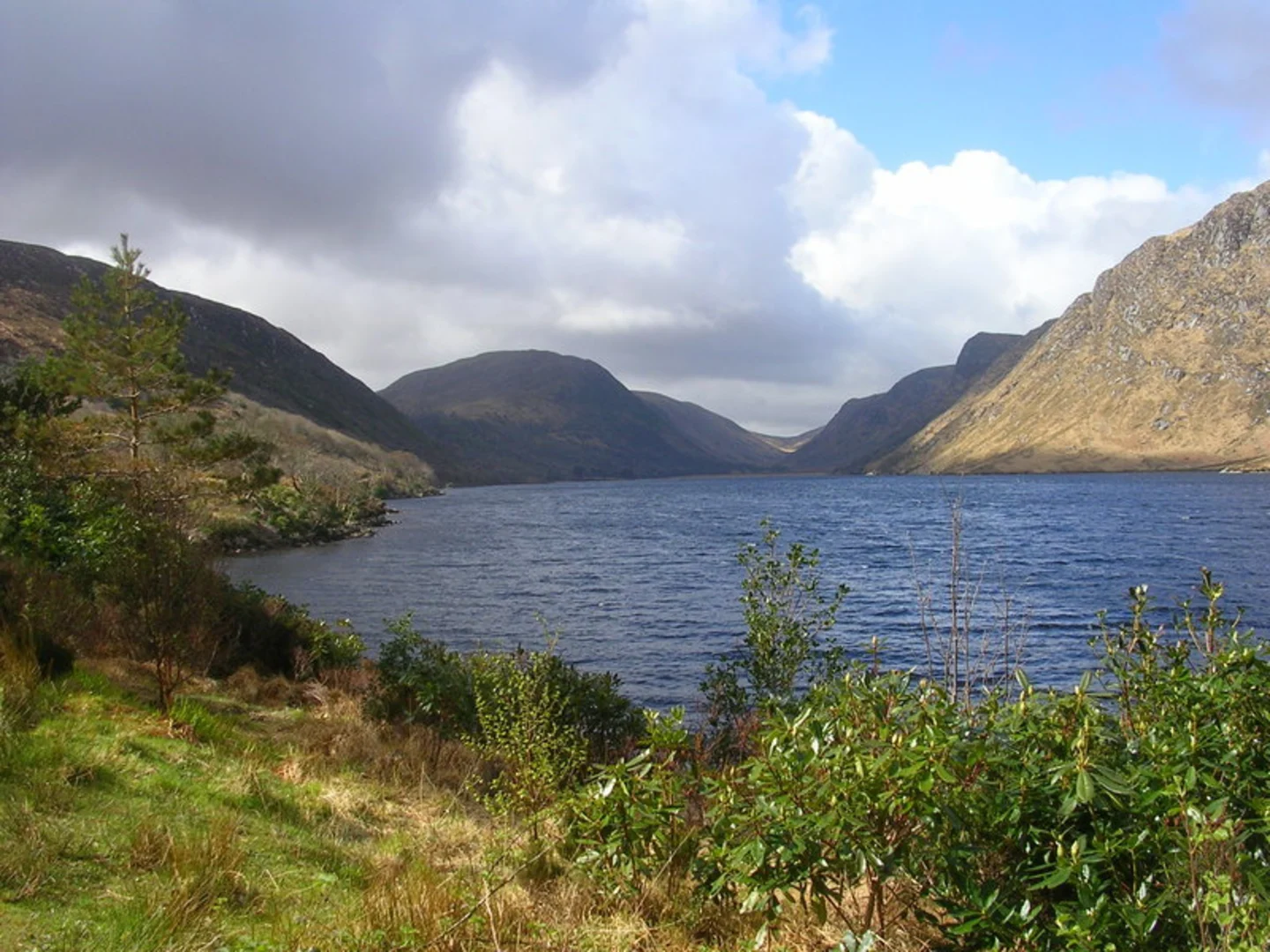 An image depicting the trail Lough Veagh and Dooish Loop and its surrounding area.