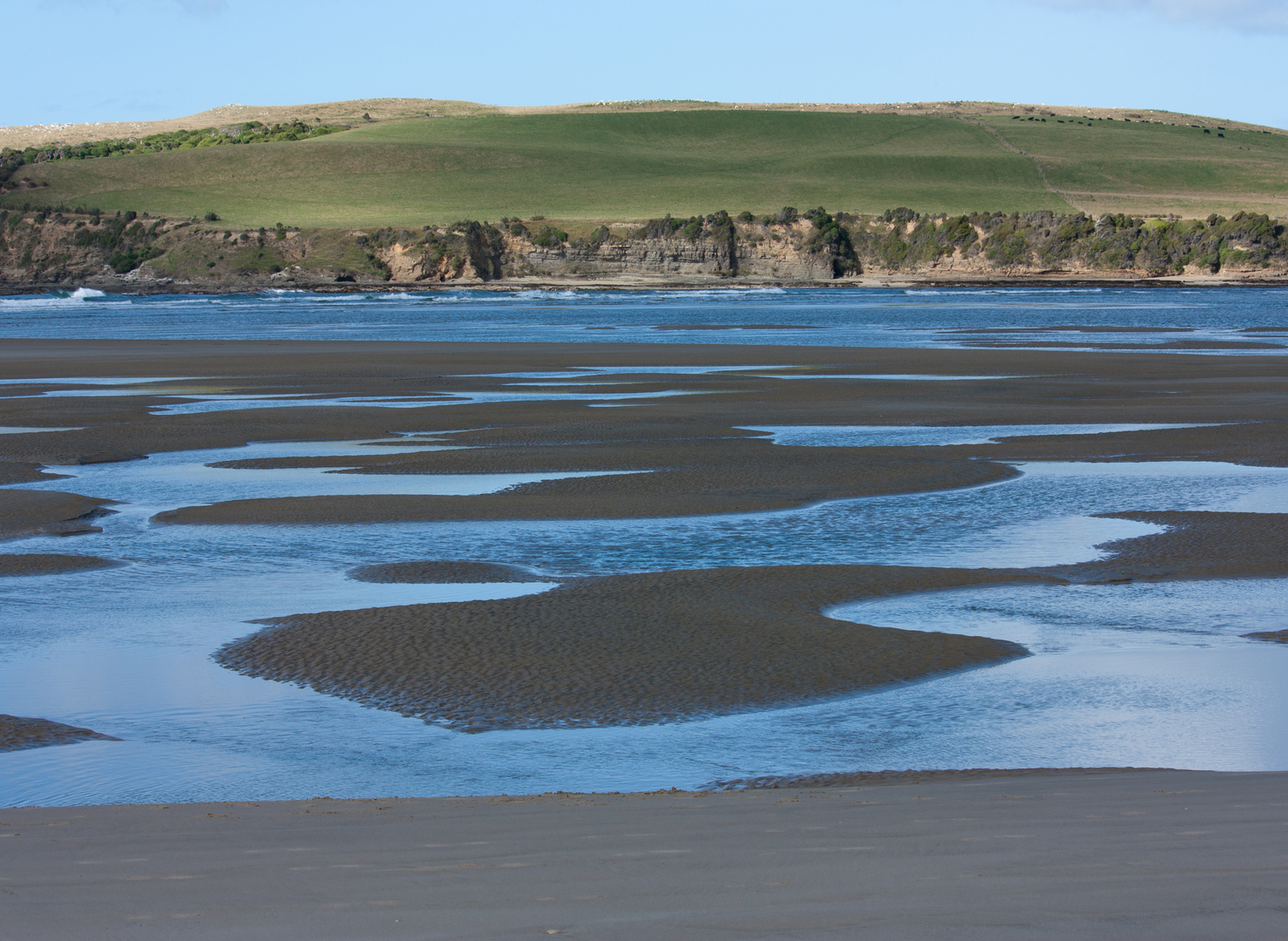 An image depicting the trail Surat Bay Beach Walk and its surrounding area.