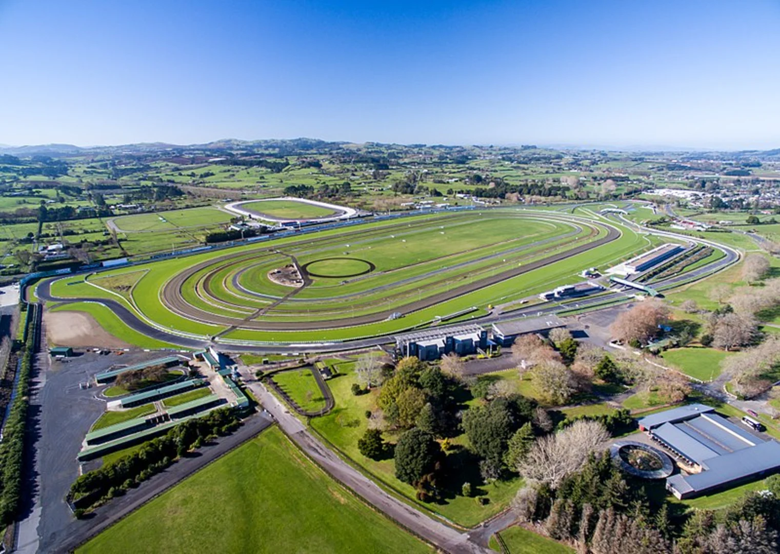 An image depicting the trail Pukekohe 5 Summits Walking Trail and its surrounding area.