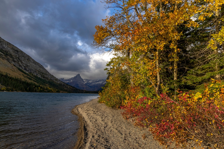 Cosley Lake, Glenns Lake and Mokowanis Lake via Stoney Indian Pass and Belly River Trail