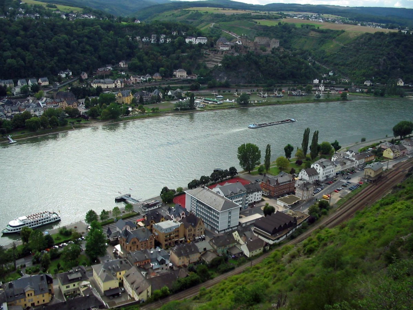 An image depicting the trail Iller via Kempten and Muenchner Jakobsweg and its surrounding area.