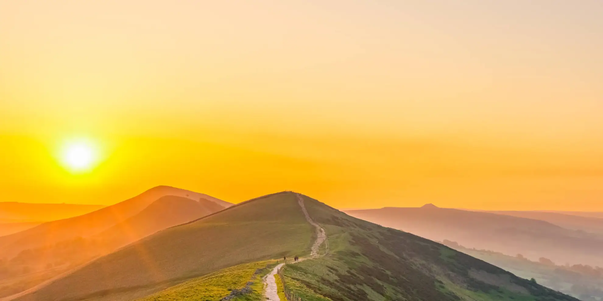 An image depicting the trail Mam Tor and Hollins Cross and its surrounding area.