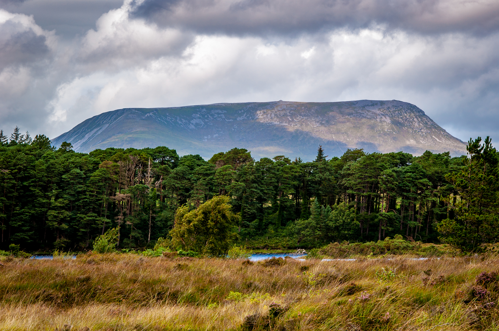 An image depicting the trail Muckish - Lub an Iarnrod and its surrounding area.