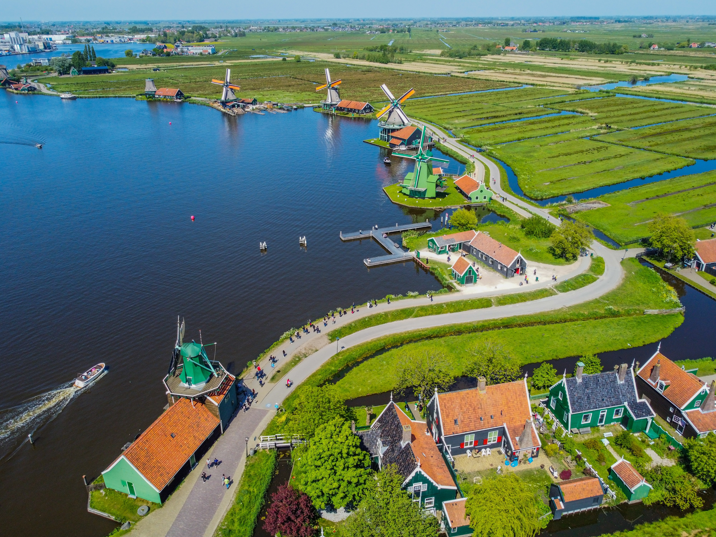 An image depicting the trail Zeilenmakerspad and Kalverringdijk Loop and its surrounding area.