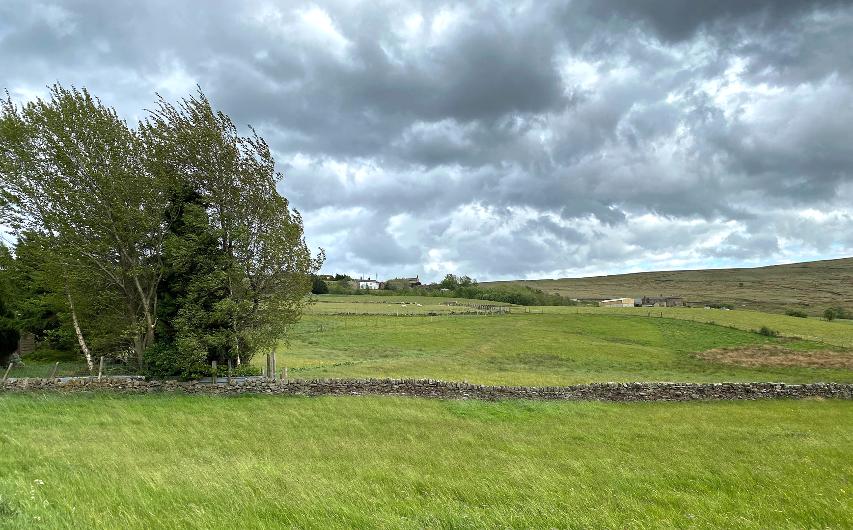 An image depicting the trail Denholme Loop and its surrounding area.