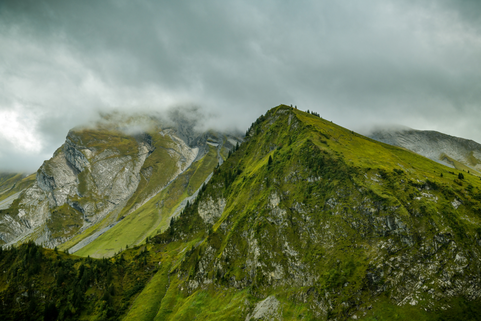 An image depicting the trail Klewenalp to Gitschenen and its surrounding area.