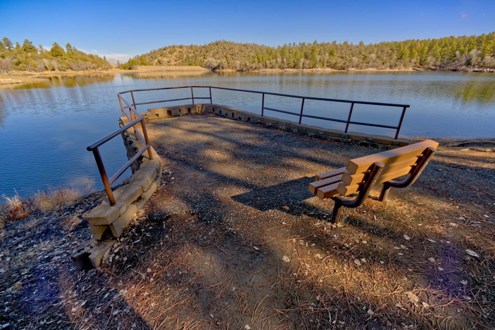 An image depicting the trail Lynx Lake Loop Trail and its surrounding area.