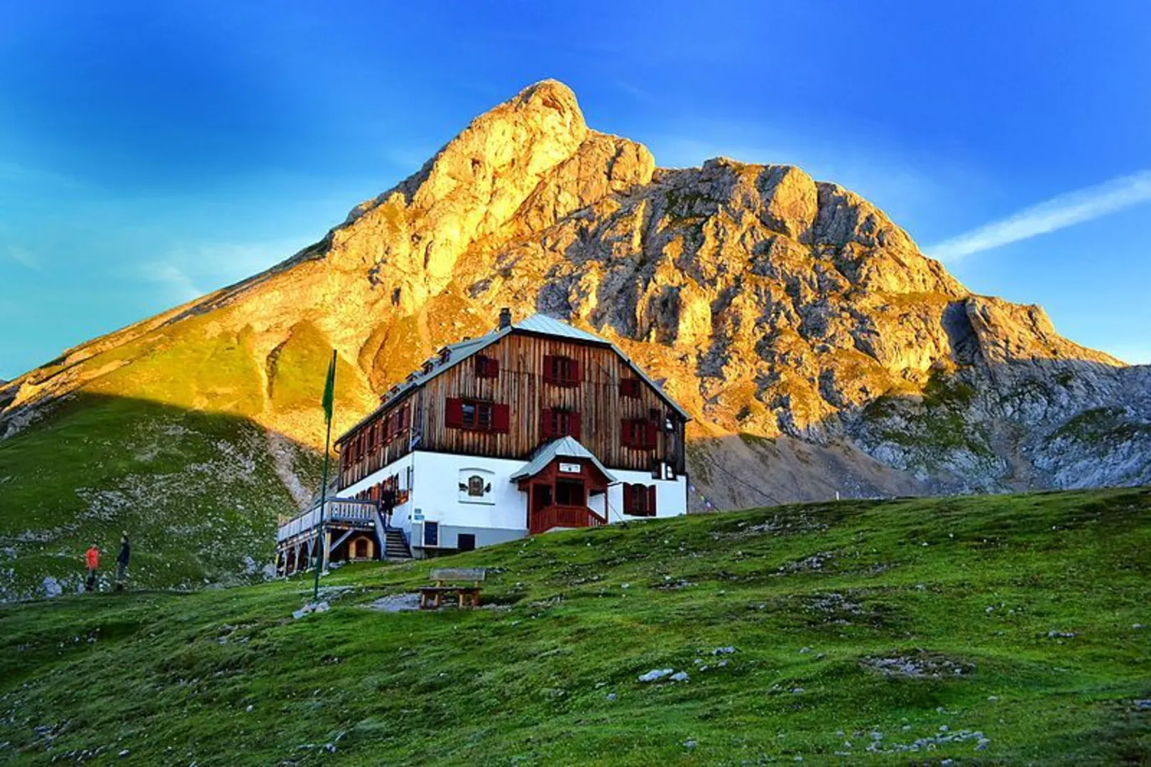 An image depicting the trail Via Ferrata Jubiläums-Klettersteig and Eselstein Peak and its surrounding area.