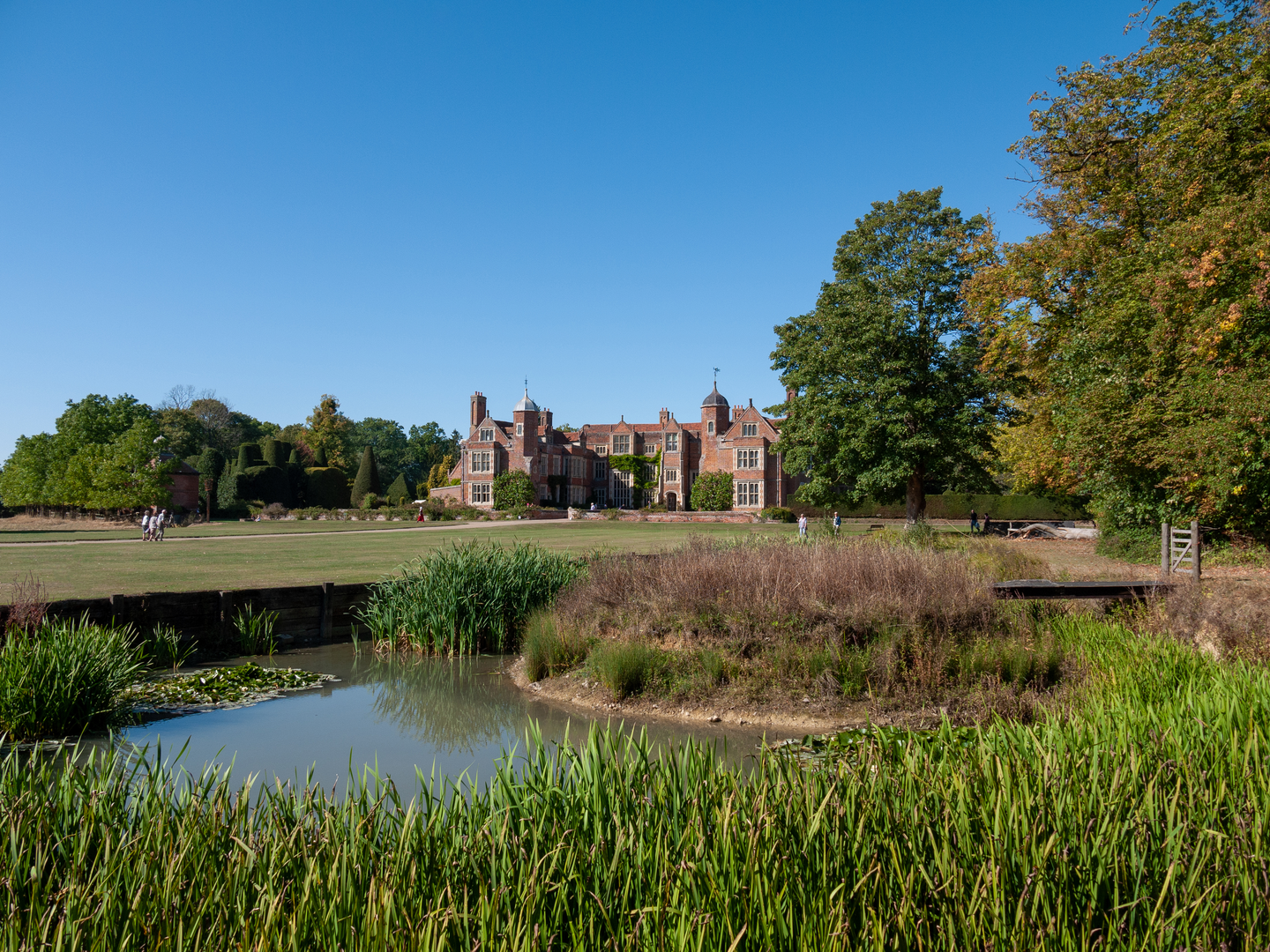 An image depicting the trail Melford Hall - Escape to the Country - Circular Walk - Long Melford - Suffolk and its surrounding area.