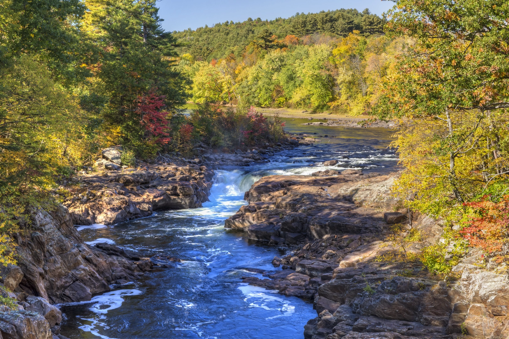 An image depicting the trail Rockwell Falls and its surrounding area.