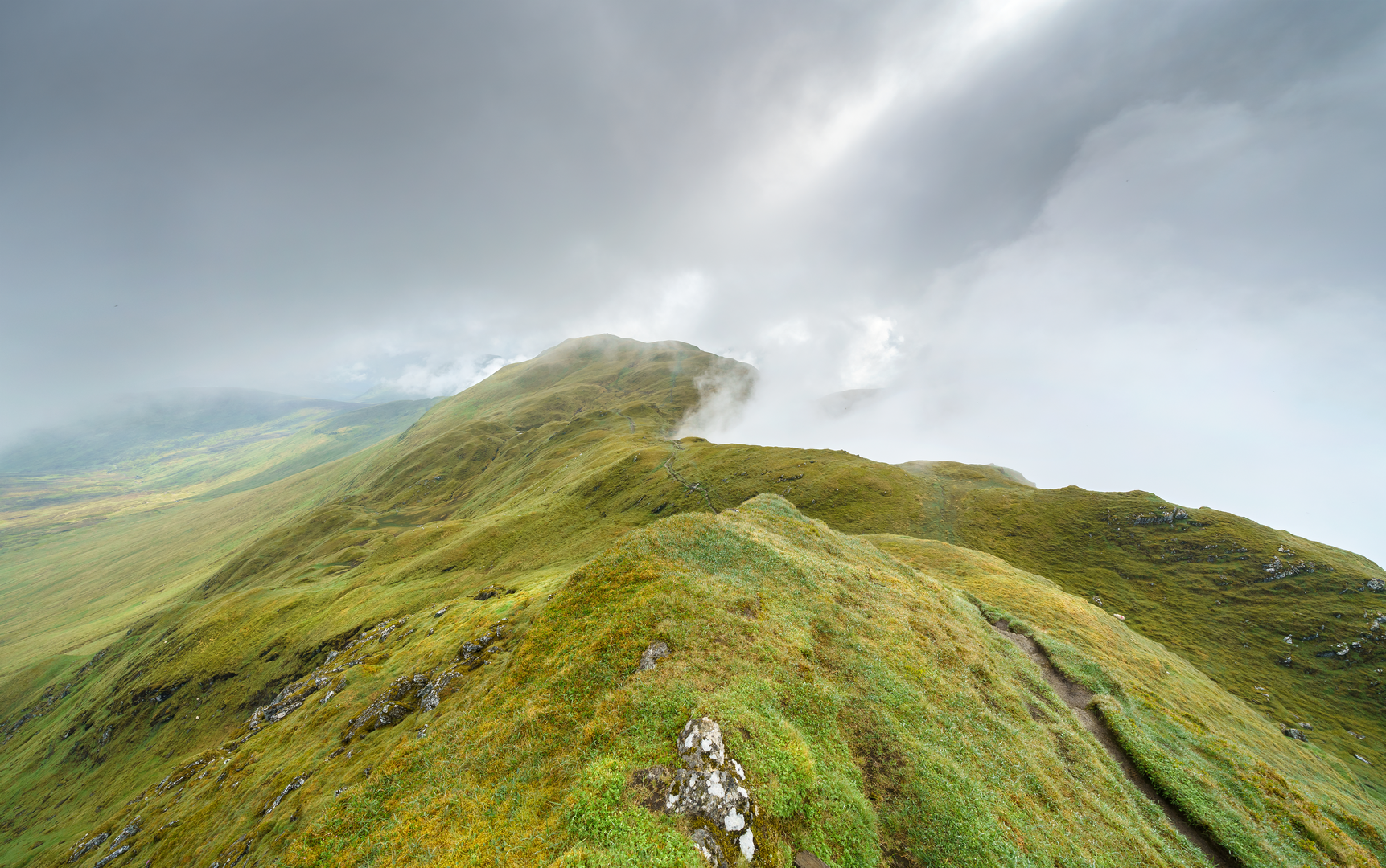 An image depicting the trail The Tarmachan Ridge near Killin and its surrounding area.