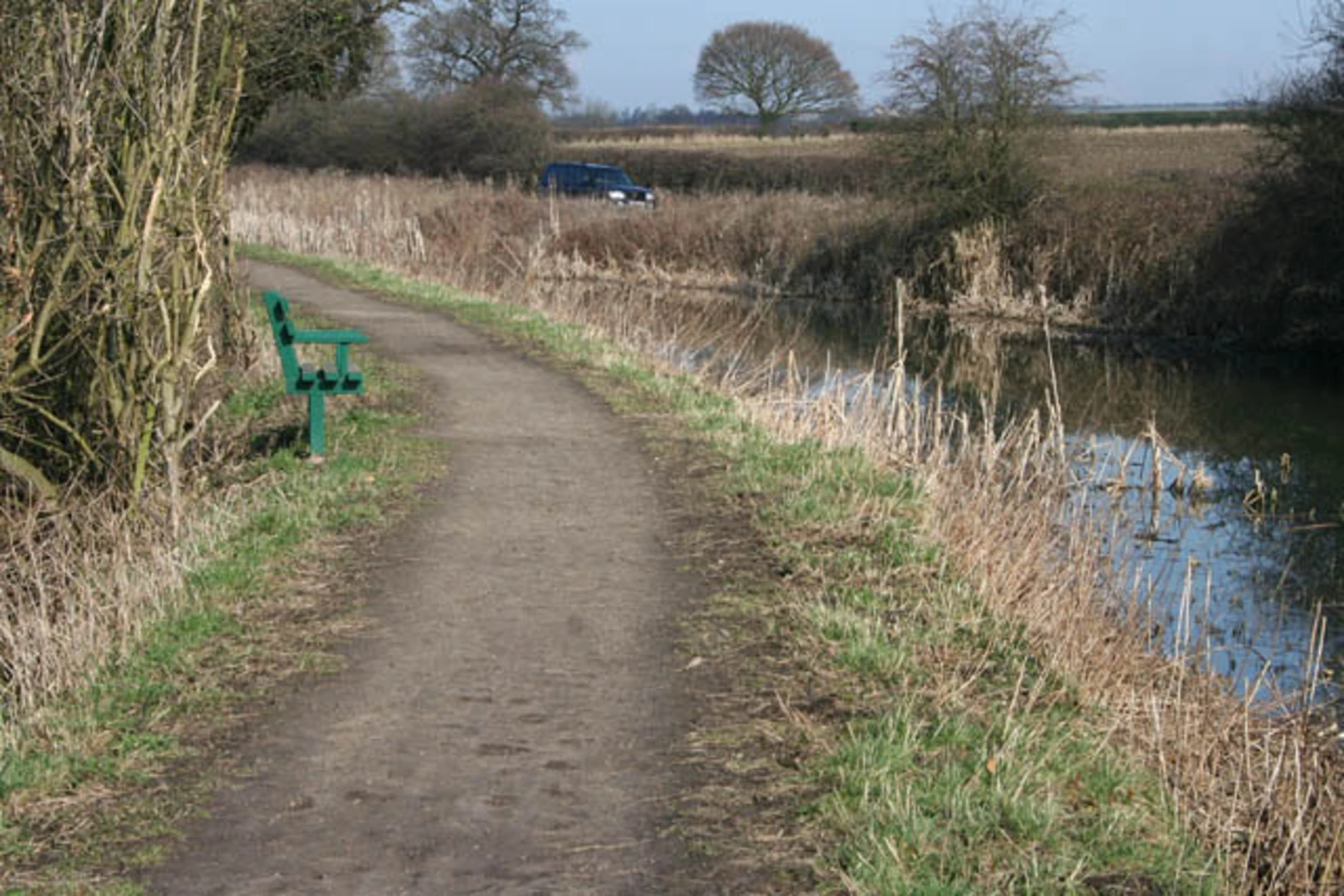 An image depicting the trail Nottingham Canal Walk and its surrounding area.
