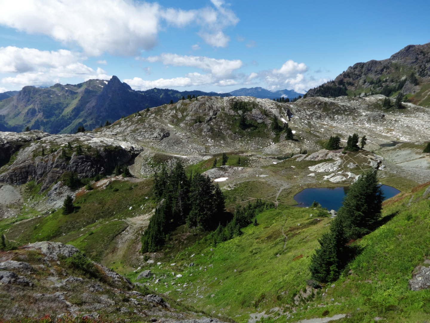 An image depicting the trail Tomyhoi Lake Trail and its surrounding area.