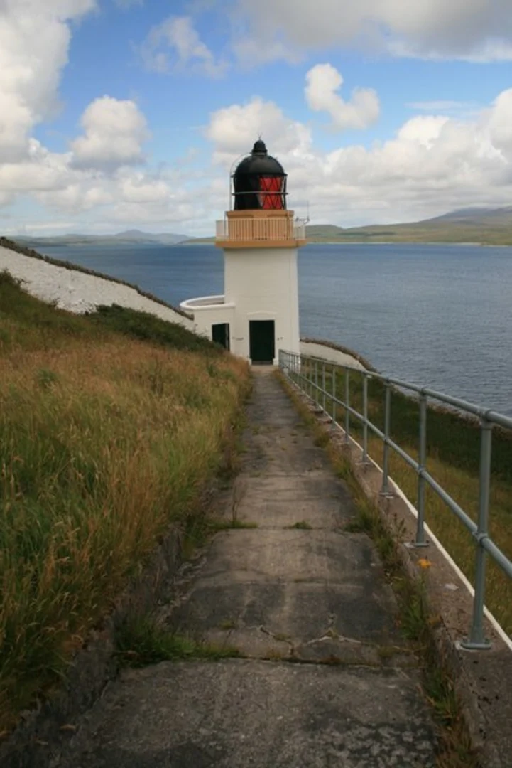 An image depicting the trail McArthur's Head from Claggain Bay and its surrounding area.