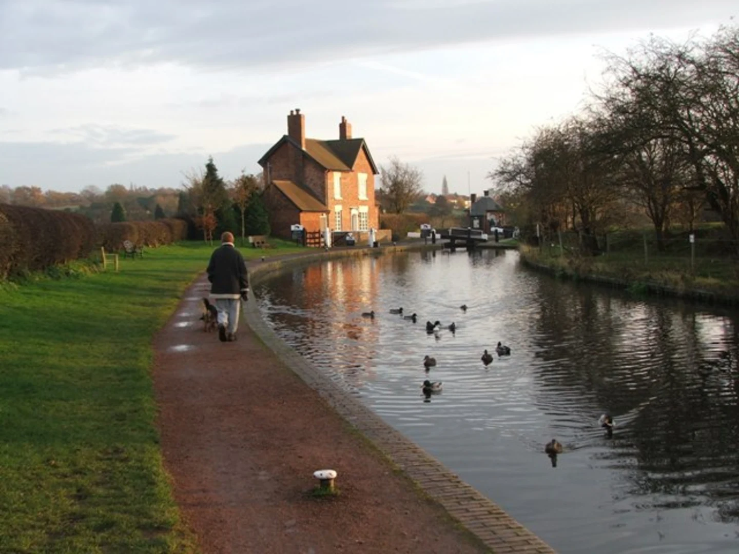 An image depicting the trail Wombourne to Stourton Walk and its surrounding area.