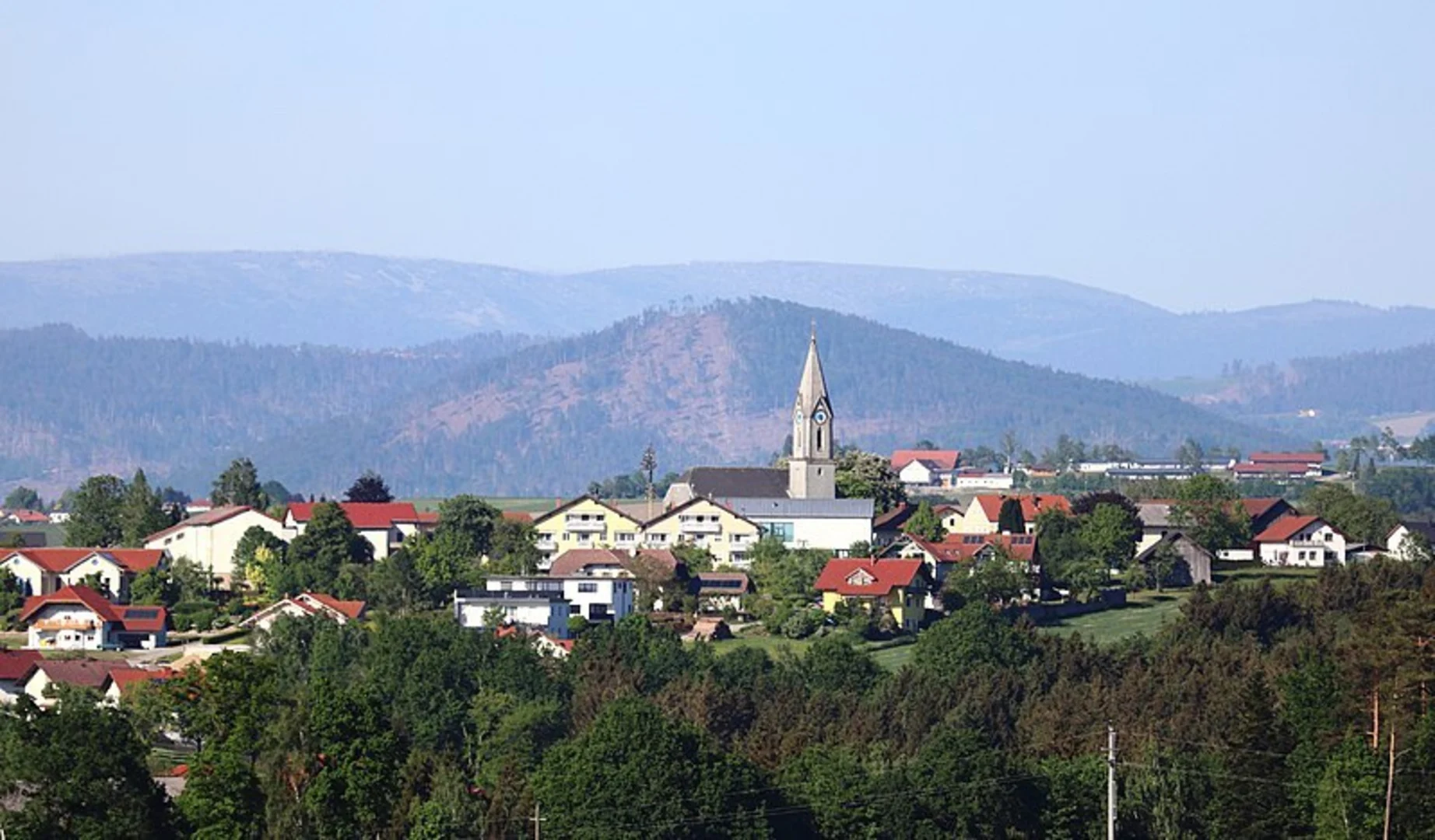 An image depicting the trail Freinberg Passau View – Severinsweg Trail and its surrounding area.