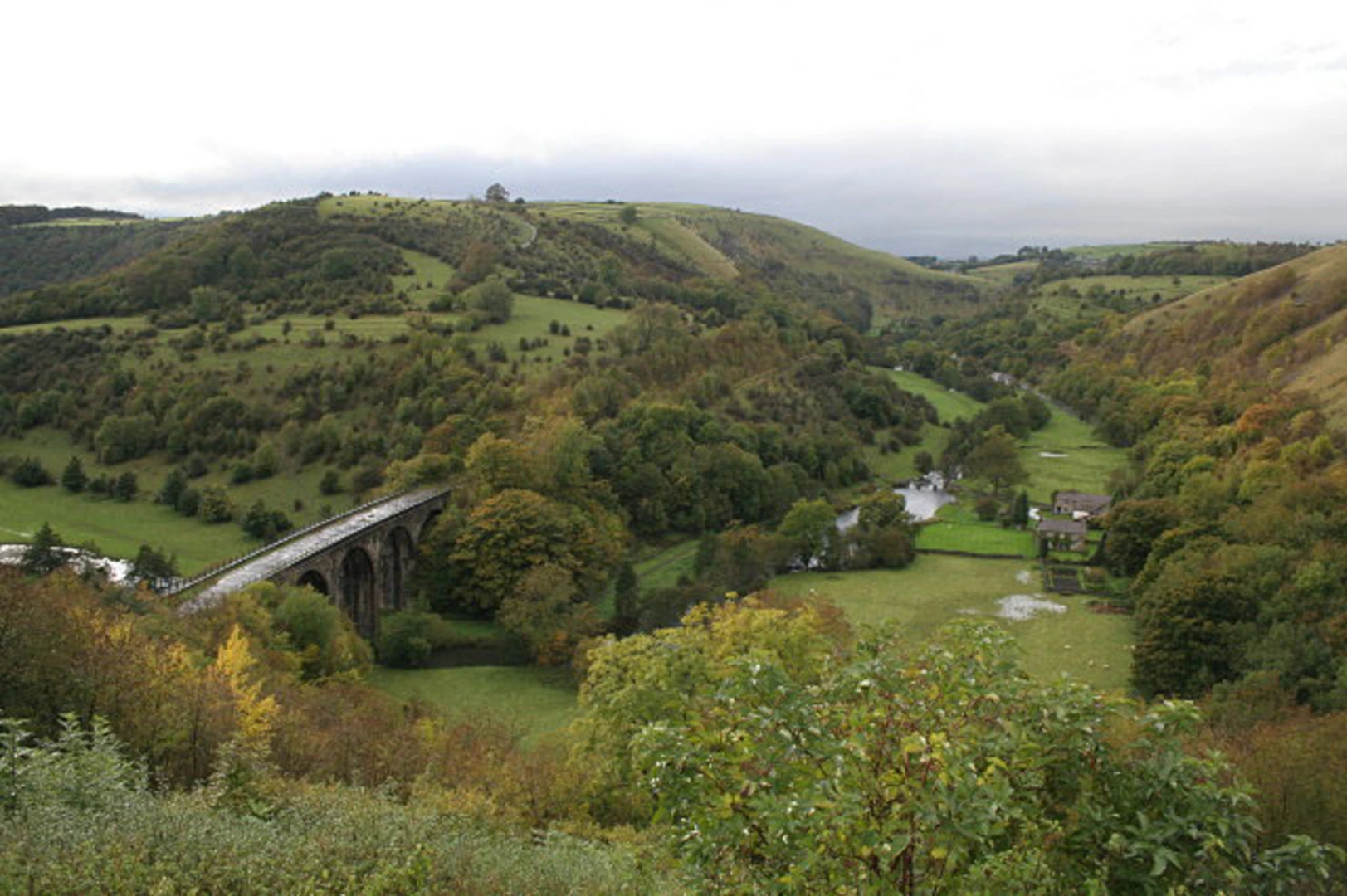 An image depicting the trail Bakewell, Monsal Head and Sheldon Loop and its surrounding area.