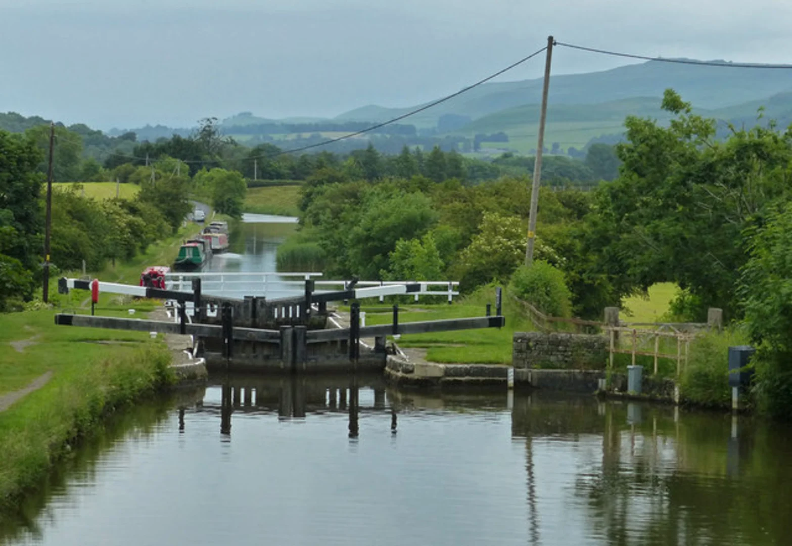 An image depicting the trail Bank Newton and Kelds Well Suke Walk and its surrounding area.